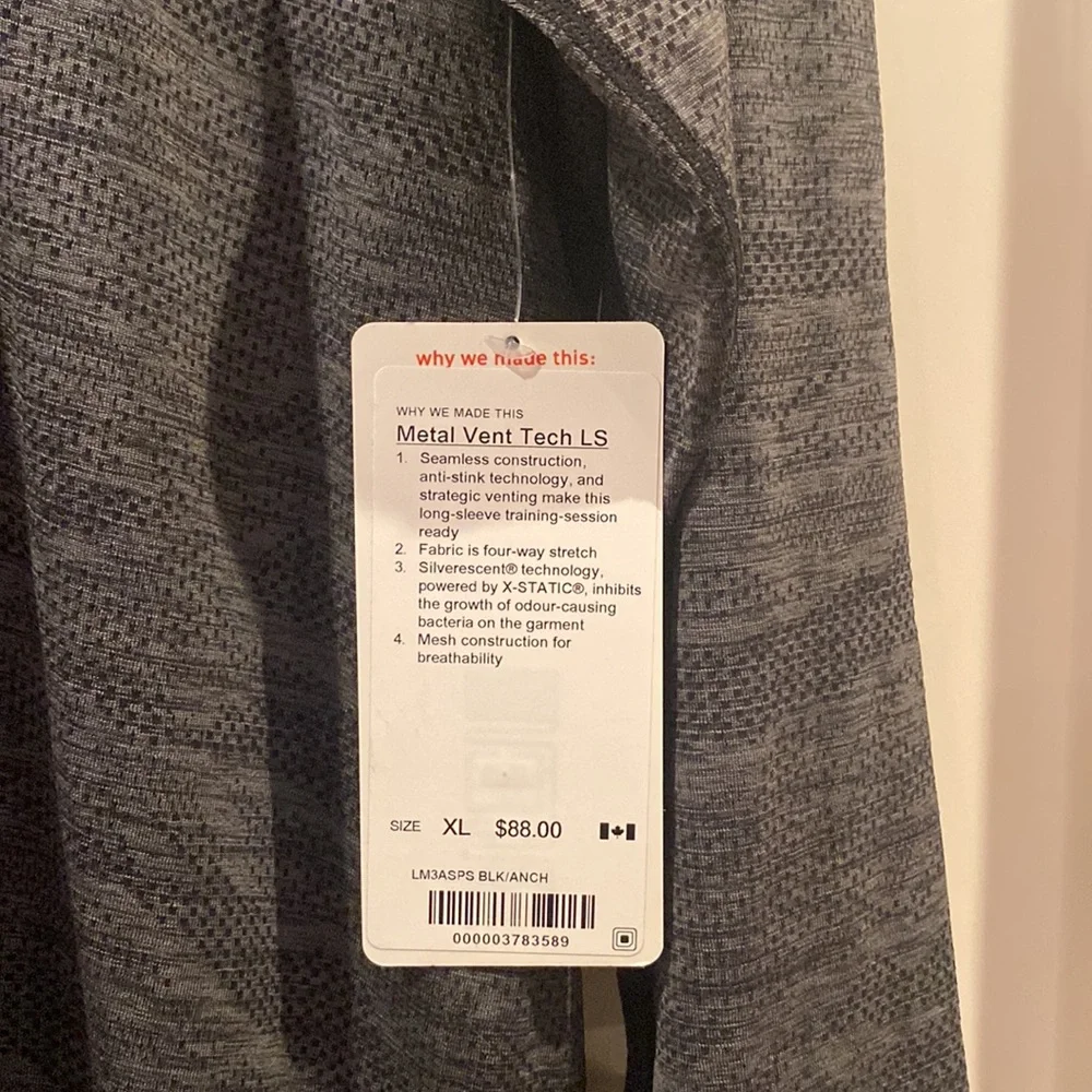 New Lululemon Men’s Long Sleeve - Picture 3 of 5